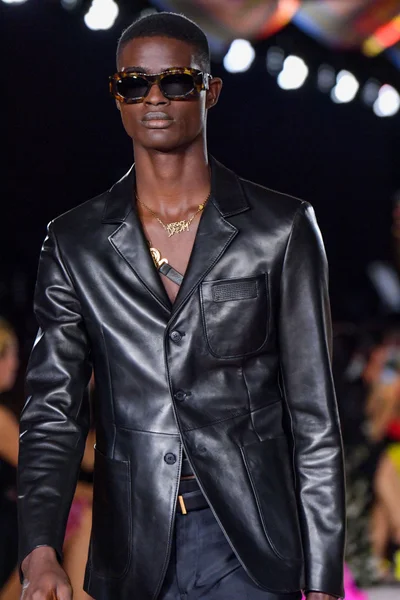 Look 17